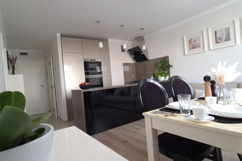 Apartamento Uroczy, Jasny Apartament Oraz Bezplatny Parking! Cracovia Exterior foto